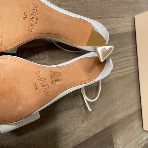 Alexandre Birman
Maddie Leather Ankle Strap Sandals - Picture 15 of 15